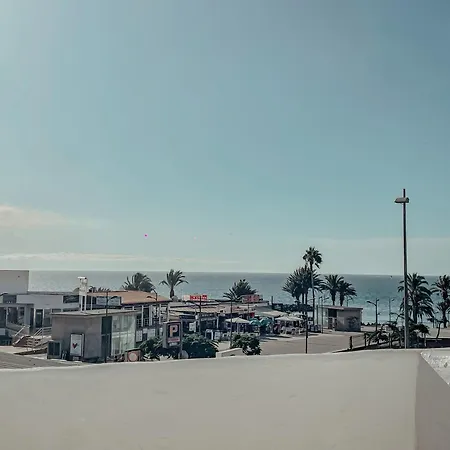 Viktoria Sur, Beachfront Studios, Las Americas
