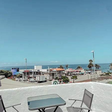 Viktoria Sur, Beachfront Studios, Las Americas